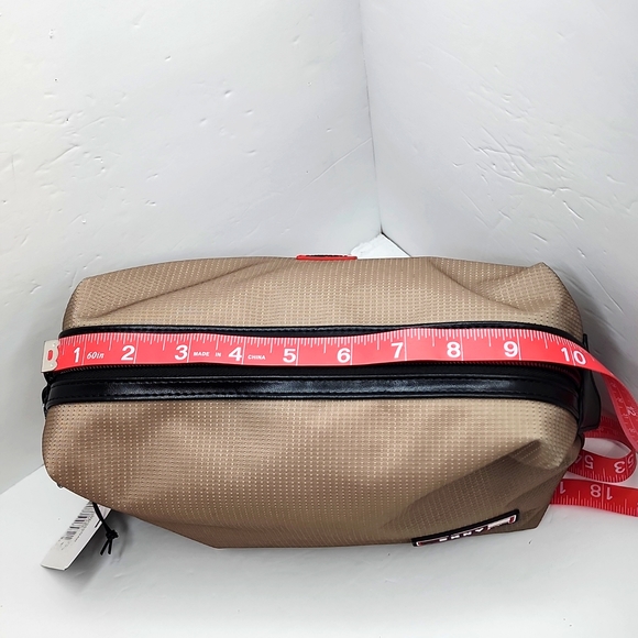 DKNY TOILETRY TRAVEL BAG - Picture 12 of 13